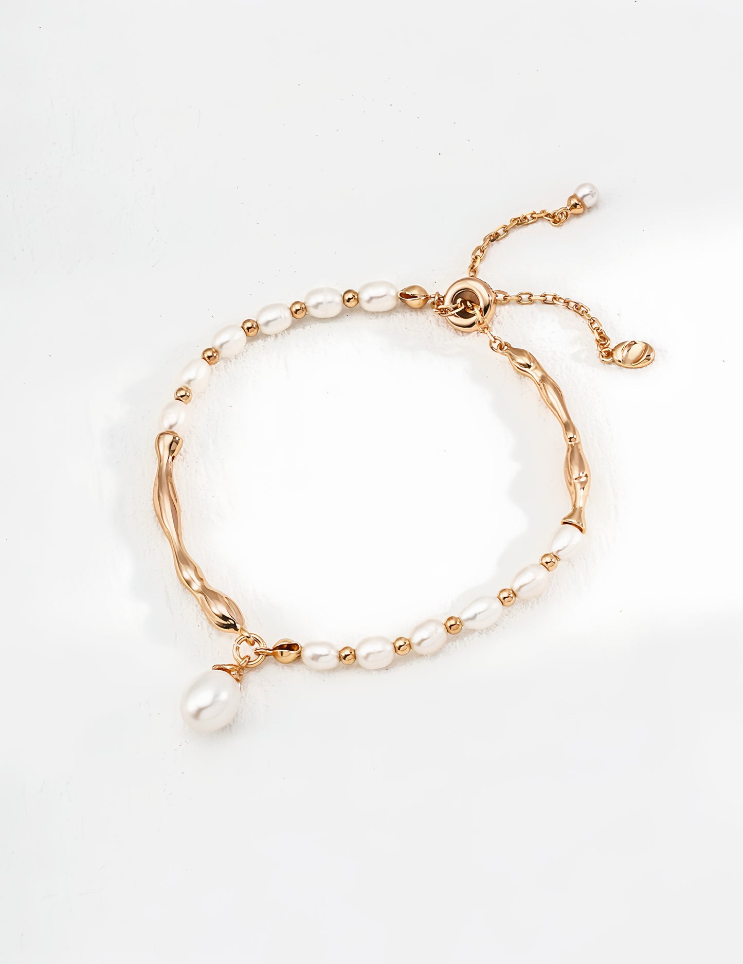 Flowing Pearl Bracelet