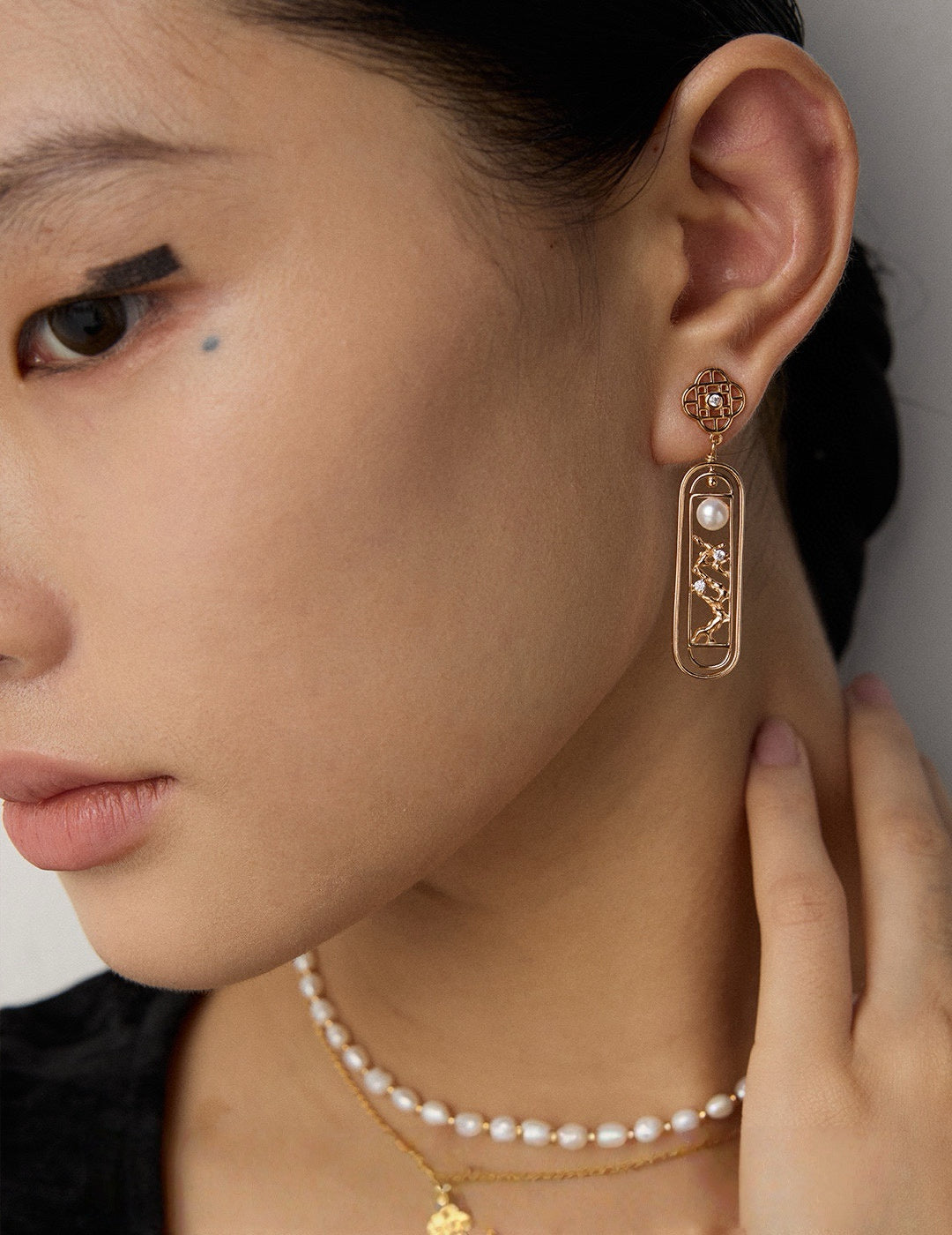 Poetic Glow Earrings