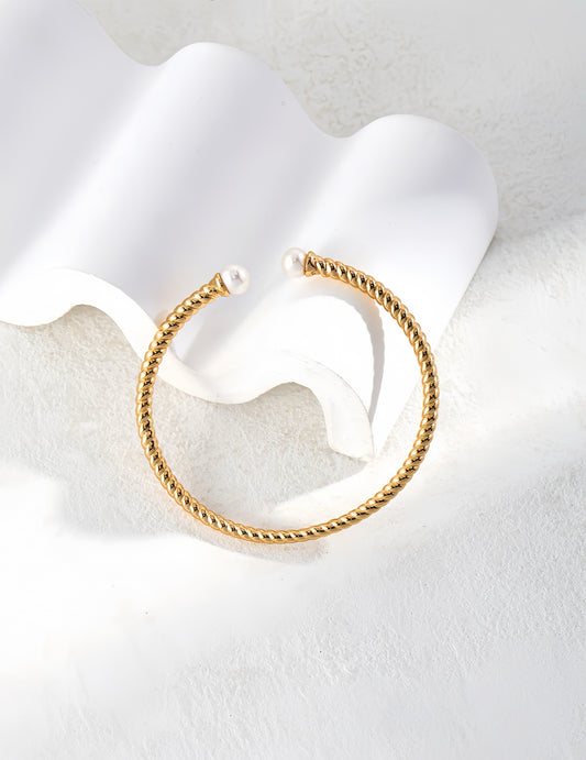 Minimal Pearl Flow Bangle
