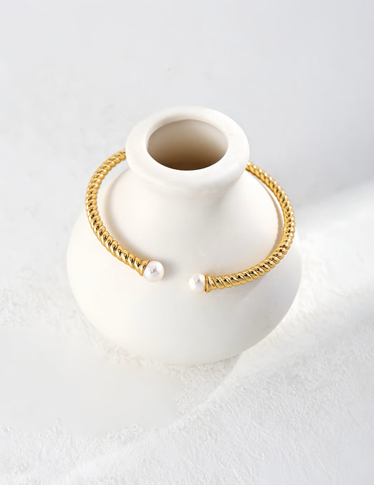 Minimal Pearl Flow Bangle