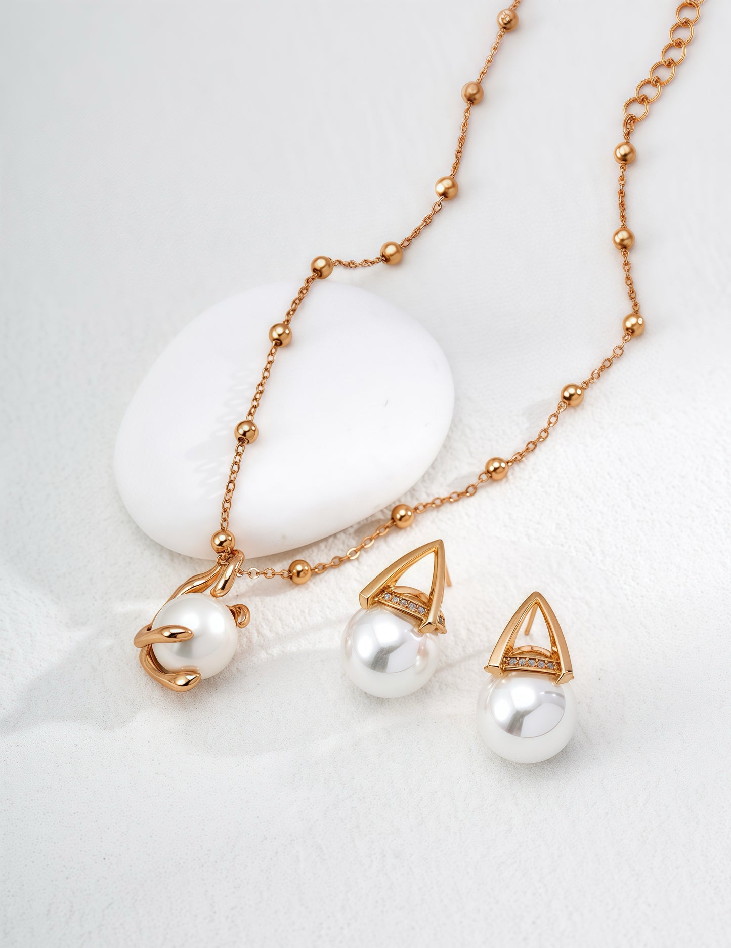 Contemporary Geometry Pearl Earring