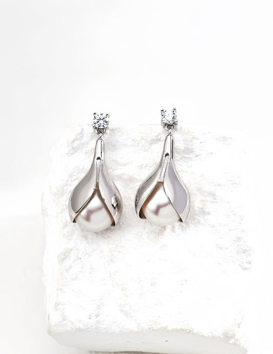 Shimmering Pearl Earrings