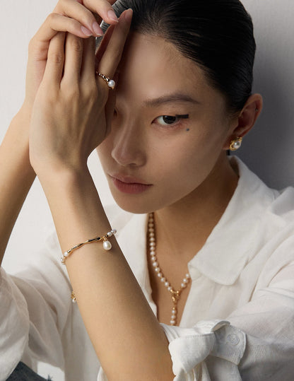 Flowing Pearl Bracelet