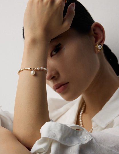 Flowing Pearl Bracelet
