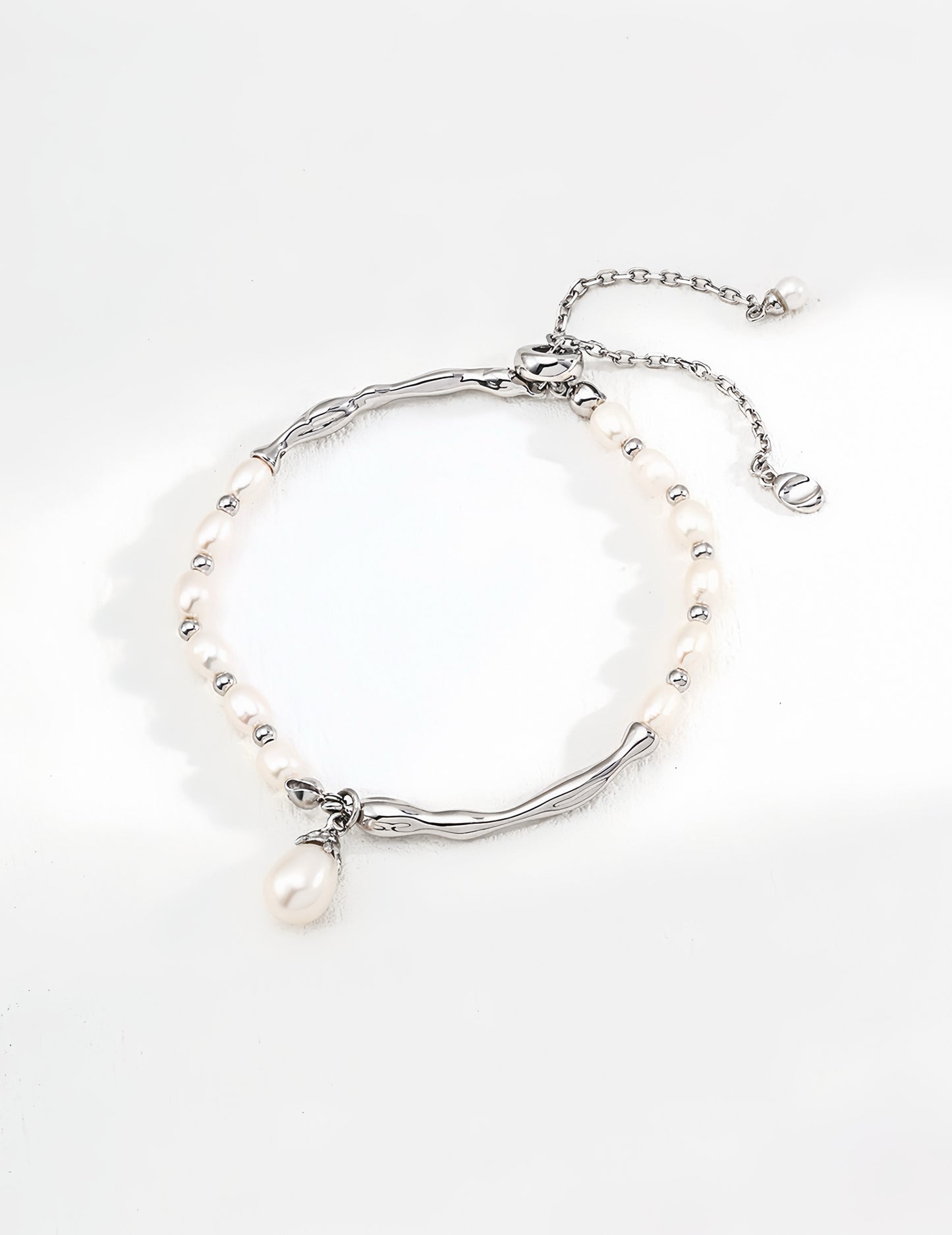 Flowing Pearl Bracelet