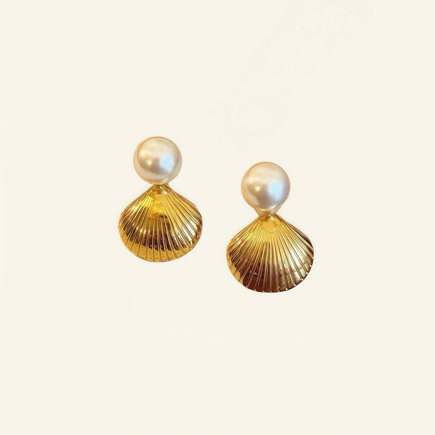 Lumière Shell Pearl Studs