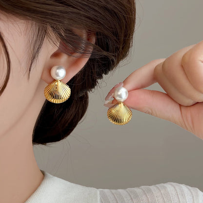 Lumière Shell Pearl Studs